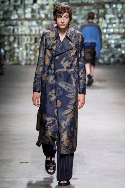 Look 44